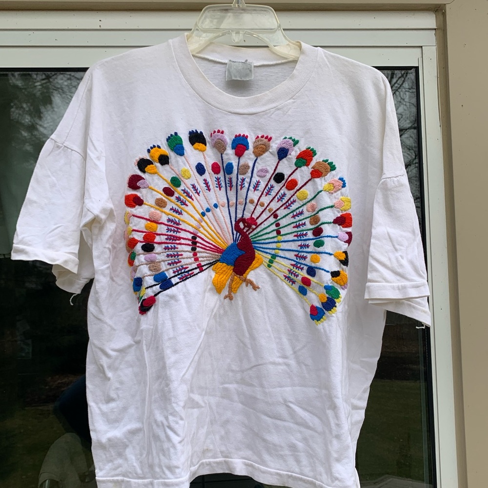 AMAZING VINTAGE Peacock Tee